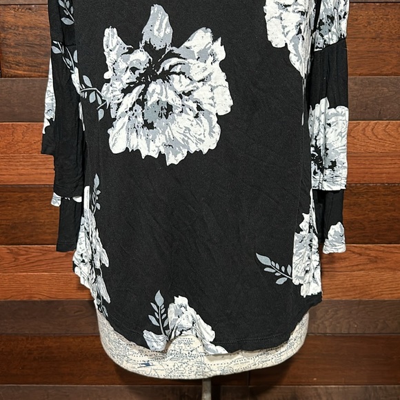 Lascana Venus Scoop Neck Cold Shoulder Long Sleeve Black and White Floral Blouse - Picture 3 of 10